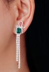 Aretes colgantes de diamantes con gema de talla esmeralda