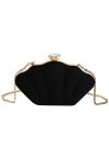 Clutch con forma de concha brillante en negro