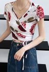 TOP CORTO ENVOLVENTE CON ESTAMPADO DE ROSAS ACUARELAS en blanco