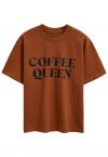 Camiseta de algodón estampada Coffee Queen en color caramelo