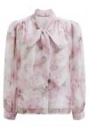 Camisa transparente floral color acuarela con cuello con lazo en rosa