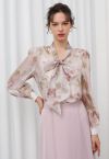 Fascinante camisa transparente con lazo floral de acuarela en rosa