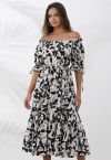 Vestido de algodón con volantes y hombros descubiertos en estampado floral negro