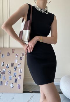 Mini vestido de punto sin mangas negro sólido