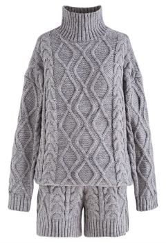 Conjunto de suéter y shorts de punto trenzado de cuello alto en gris