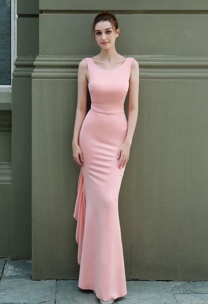 Vestido sin mangas con ribete de volantes y espalda abierta en rosa