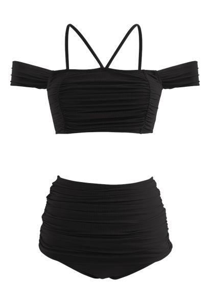 Conjunto de bikini con hombros descubiertos y malla fruncida en negro