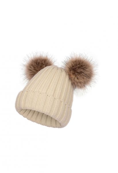 Gorro Beanie tejido con pompones Fuzzy en arena