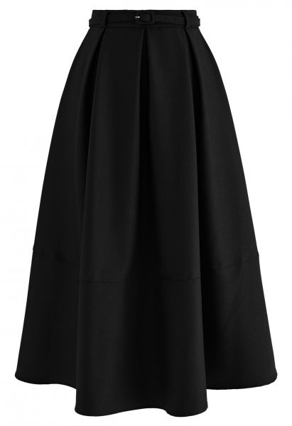 Falda midi con cinturón plisado y bolsillos laterales en negro