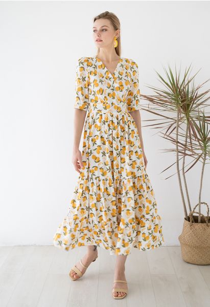 Vestido cruzado con volantes y estampado de limones de verano