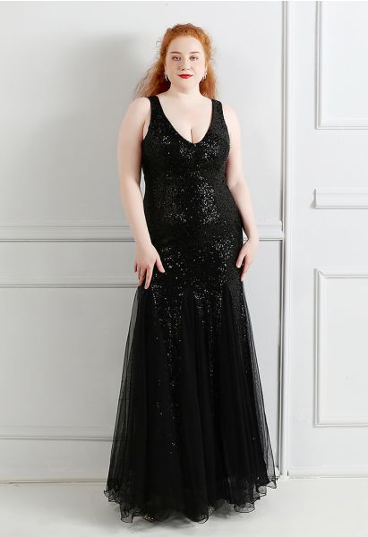 Vestido de sirena con lentejuelas y paneles de malla en negro