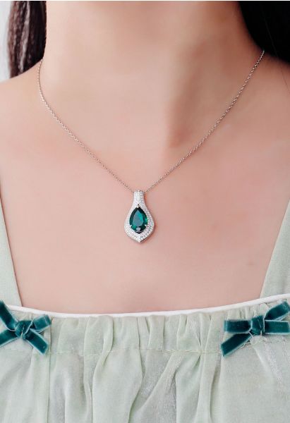 Collar de gemas de esmeralda en forma de pera