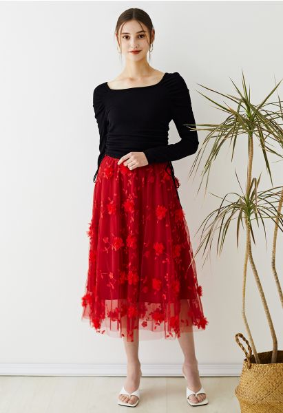 Falda midi de tul con bordado de flores de malla 3D en rojo
