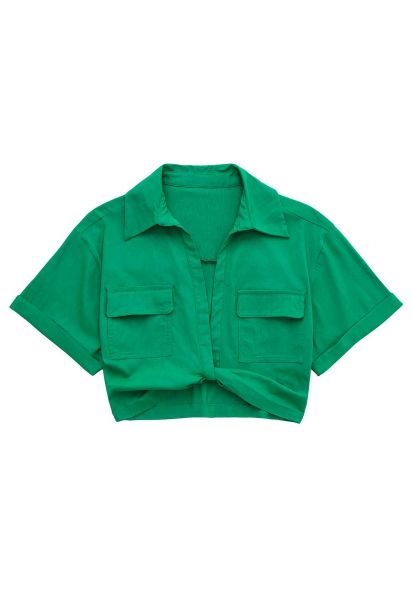Camisa corta con bolsillo con solapa y lazo delantero en verde