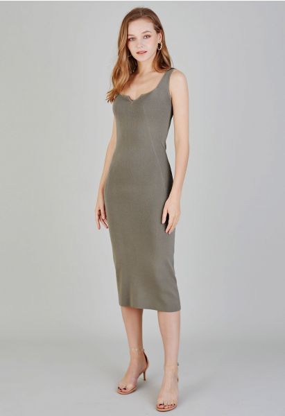 Vestido ajustado de punto con escote de muesca en gris topo