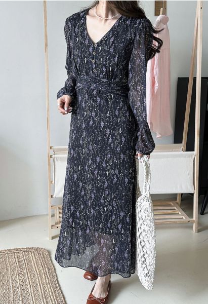 Vestido de gasa con lazo floral en la cintura con cuello en V en negro