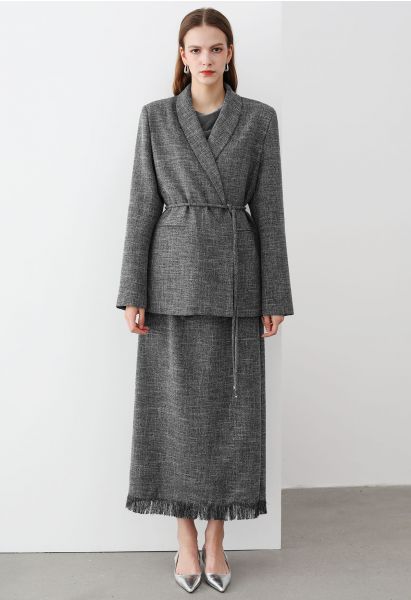Conjunto de blazer de tweed con cuello chal y falda lápiz con flecos en gris