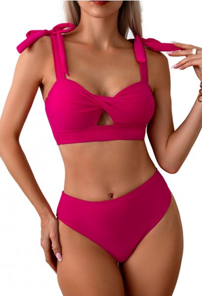Conjunto de bikini con abertura torcida y hombros anudados en rosa fuerte