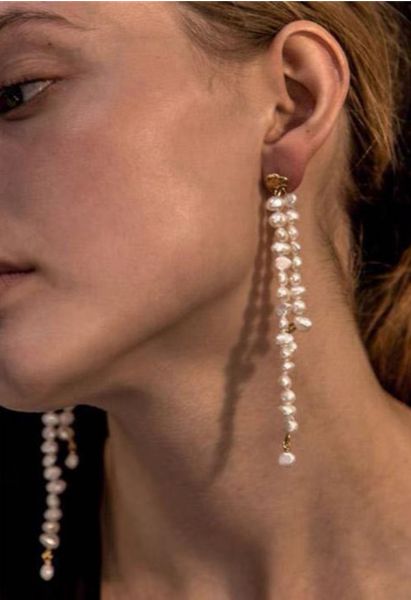 Aretes colgantes asimétricos de perlas de agua dulce