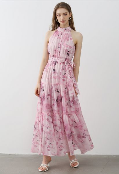 Vestido largo floral con cuello halter y cintura anudada en rosa