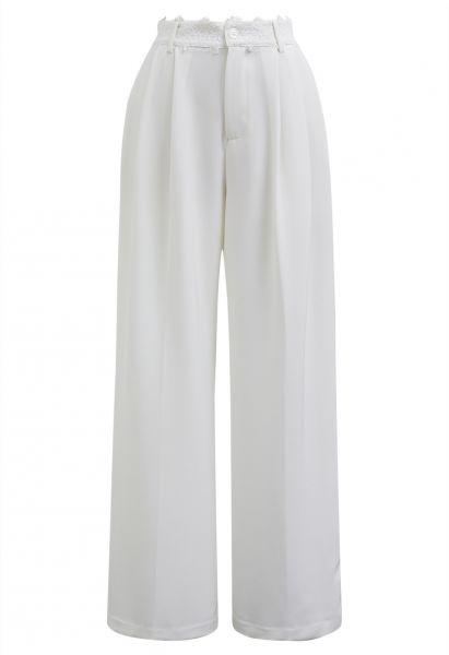 Pantalones rectos plisados con cintura de encaje en blanco