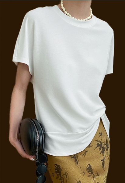 Camiseta de manga corta con detalle torcido en blanco