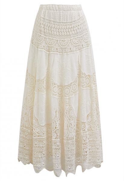Falda larga de crochet con calado floral bordado en color crema