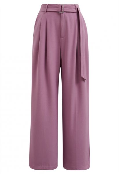 Pantalones plisados con cinturón y bolsillo lateral en color morado