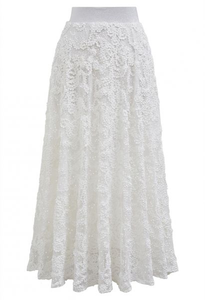 Falda larga de rejilla con adornos de lentejuelas y crochet floral en blanco