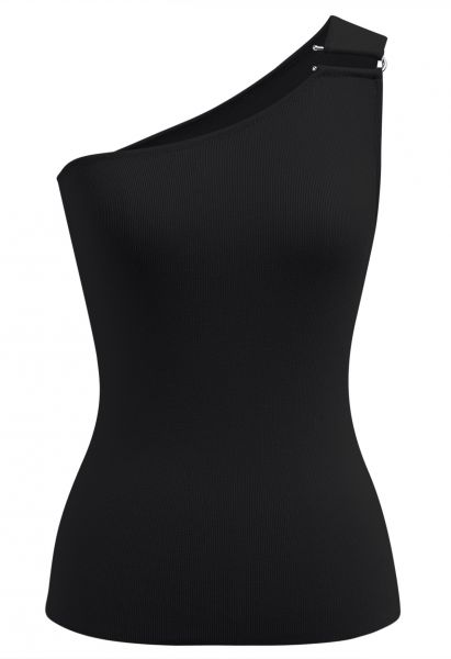 Top de punto con un solo hombro y decoración metálica en forma de U en negro