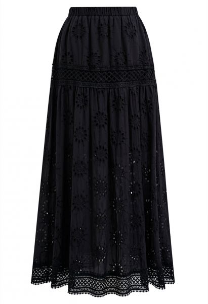 Falda larga de algodón con ojales y bordado floral en negro