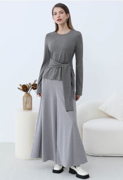 Pantalones acampanados Graceful Ease en color gris