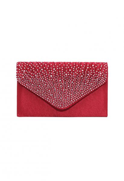 Bolso tipo sobre de satén adornado con diamantes de imitación en color rojo