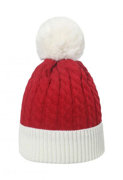 Gorro de punto trenzado con pompones peludos en color rojo