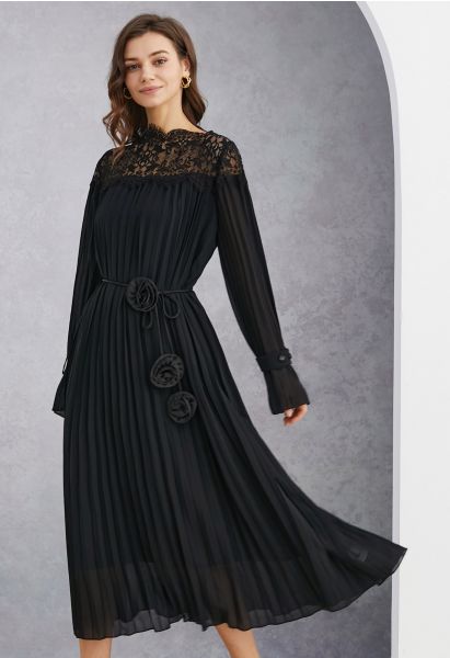 Vestido midi plisado con encaje de hilo de rosas en negro