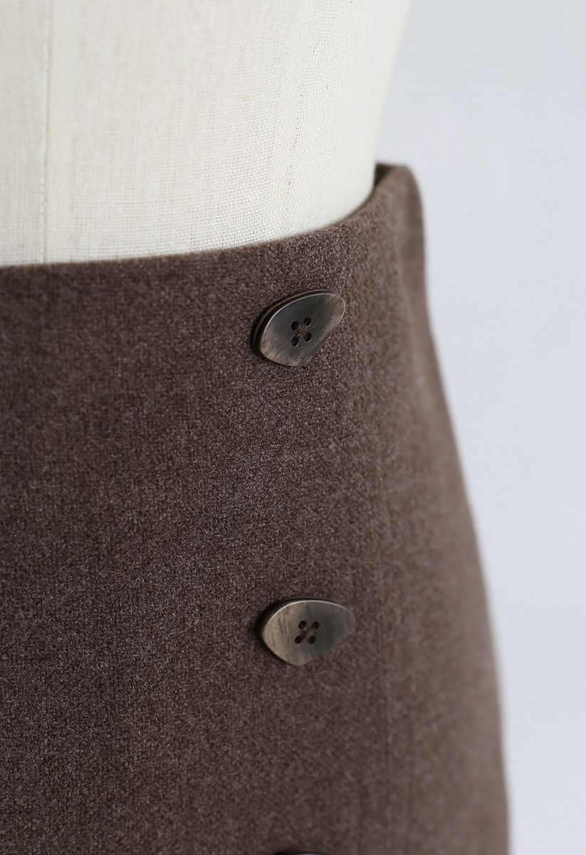 Minifalda de mezcla de lana decorada con botones irregulares en caramelo