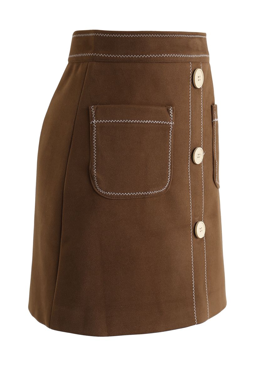 Minifalda con botones y bolsillos en contraste en marrón