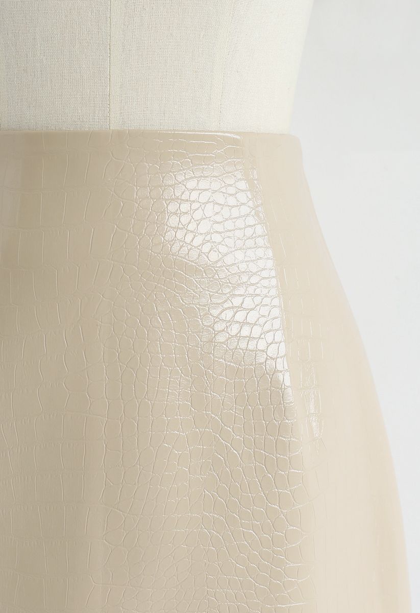 Minifalda de piel sintética de cocodrilo color crema