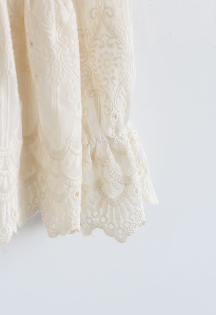 Camisola semitransparente con bordado completo en color crema