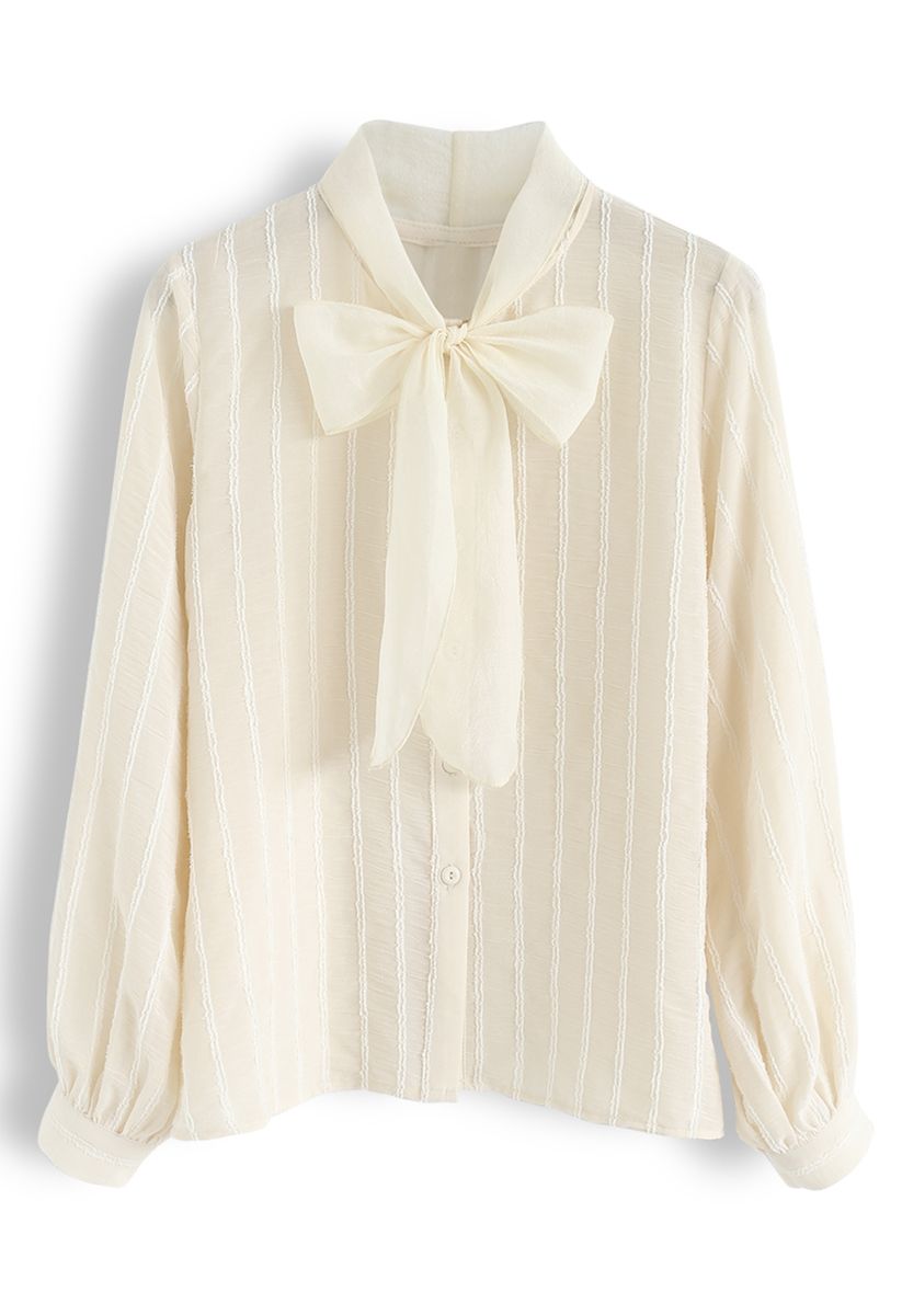 Camisa con mangas de cuello con lazo de malla paralela en color crema