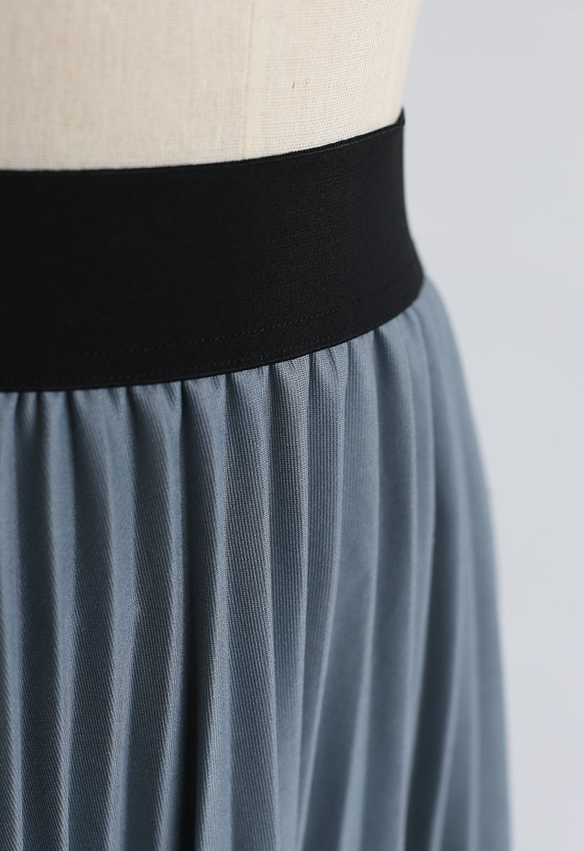 Falda midi plisada con dobladillo de encaje Lightsome en azul polvoriento