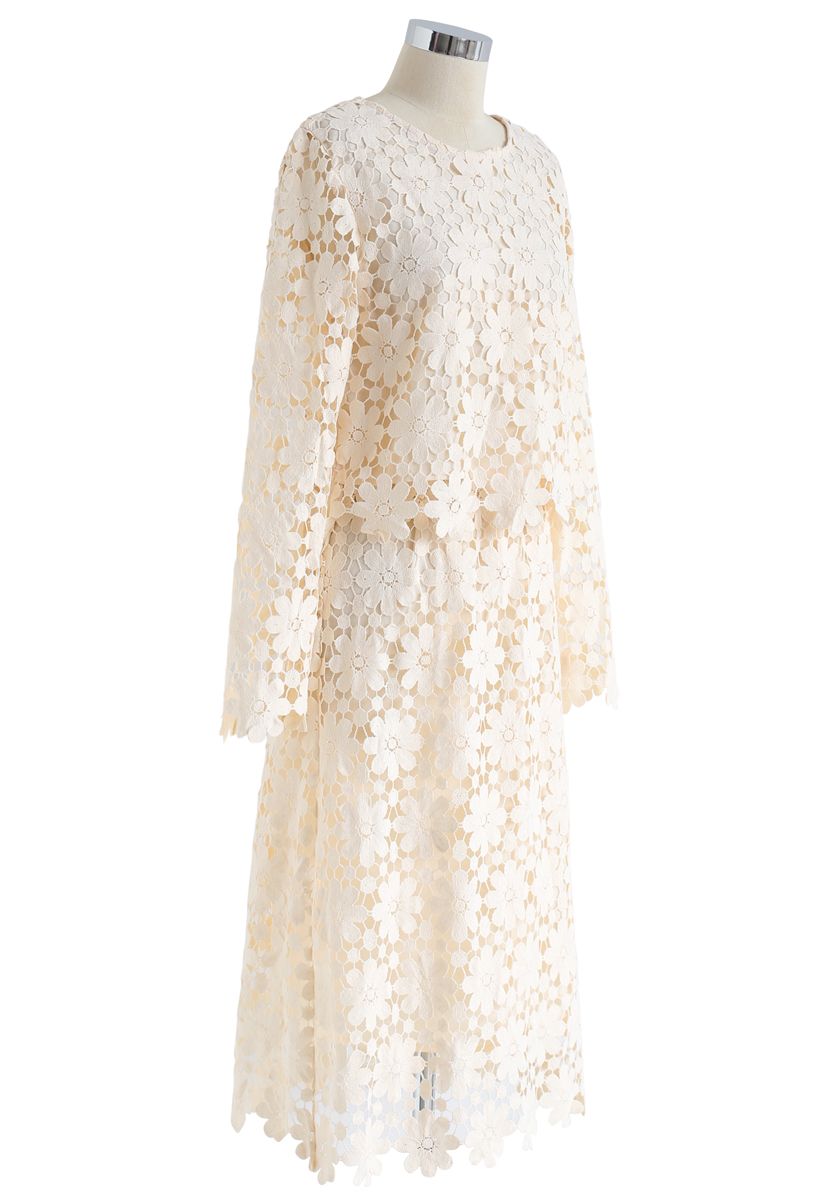 Conjunto de blusa y falda de ganchillo con girasoles completos en color crema