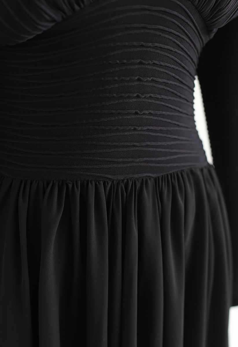 Vestido fruncido con cuello en V y mangas plisadas en negro