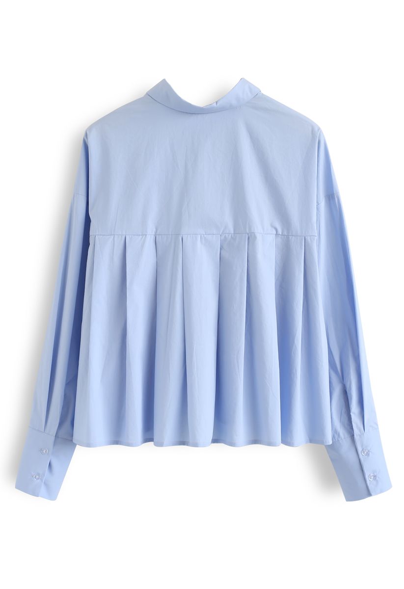 Camisa corta con mangas abotonadas en azul