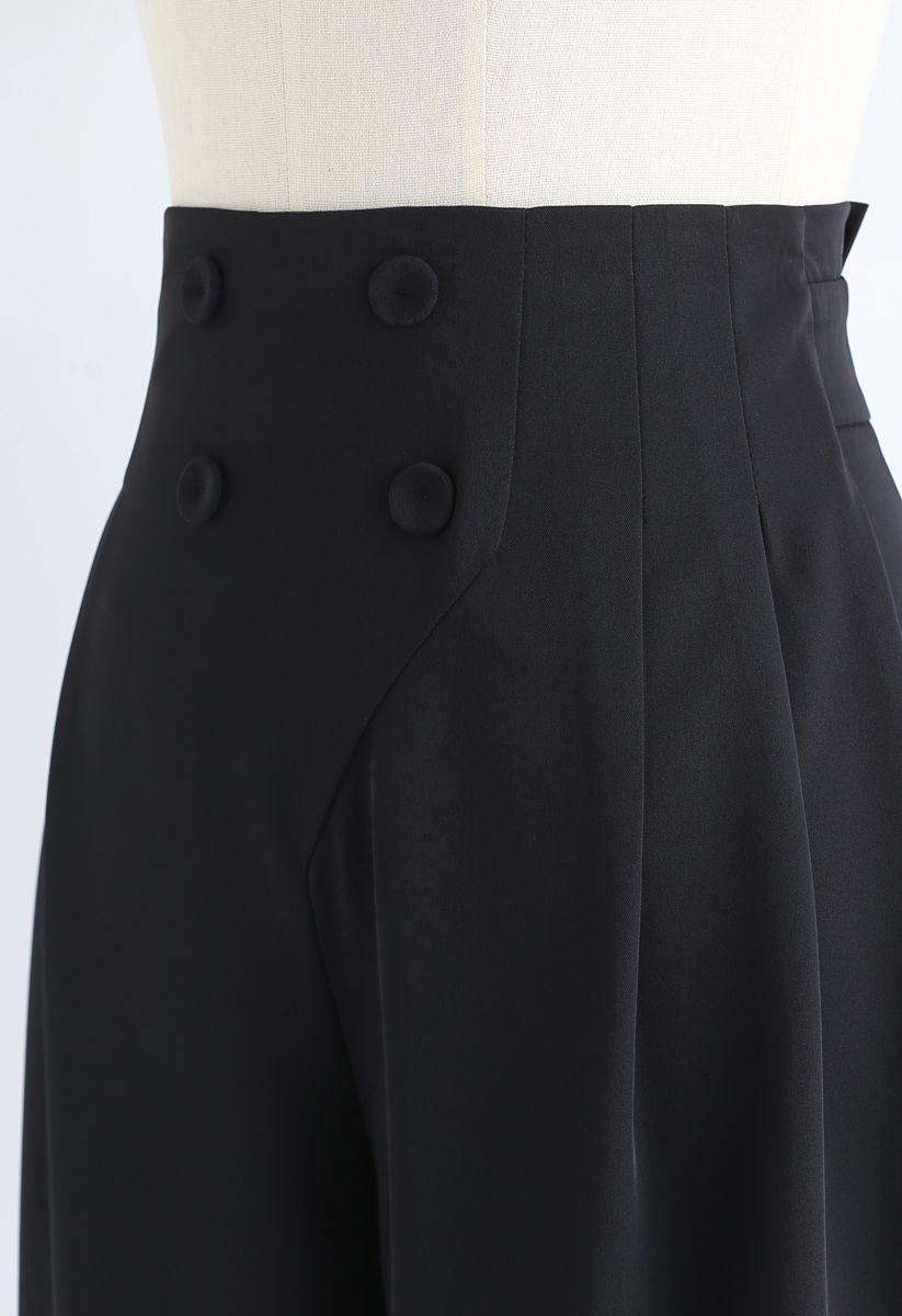 Pantalones de pernera ancha con adorno de botones en negro