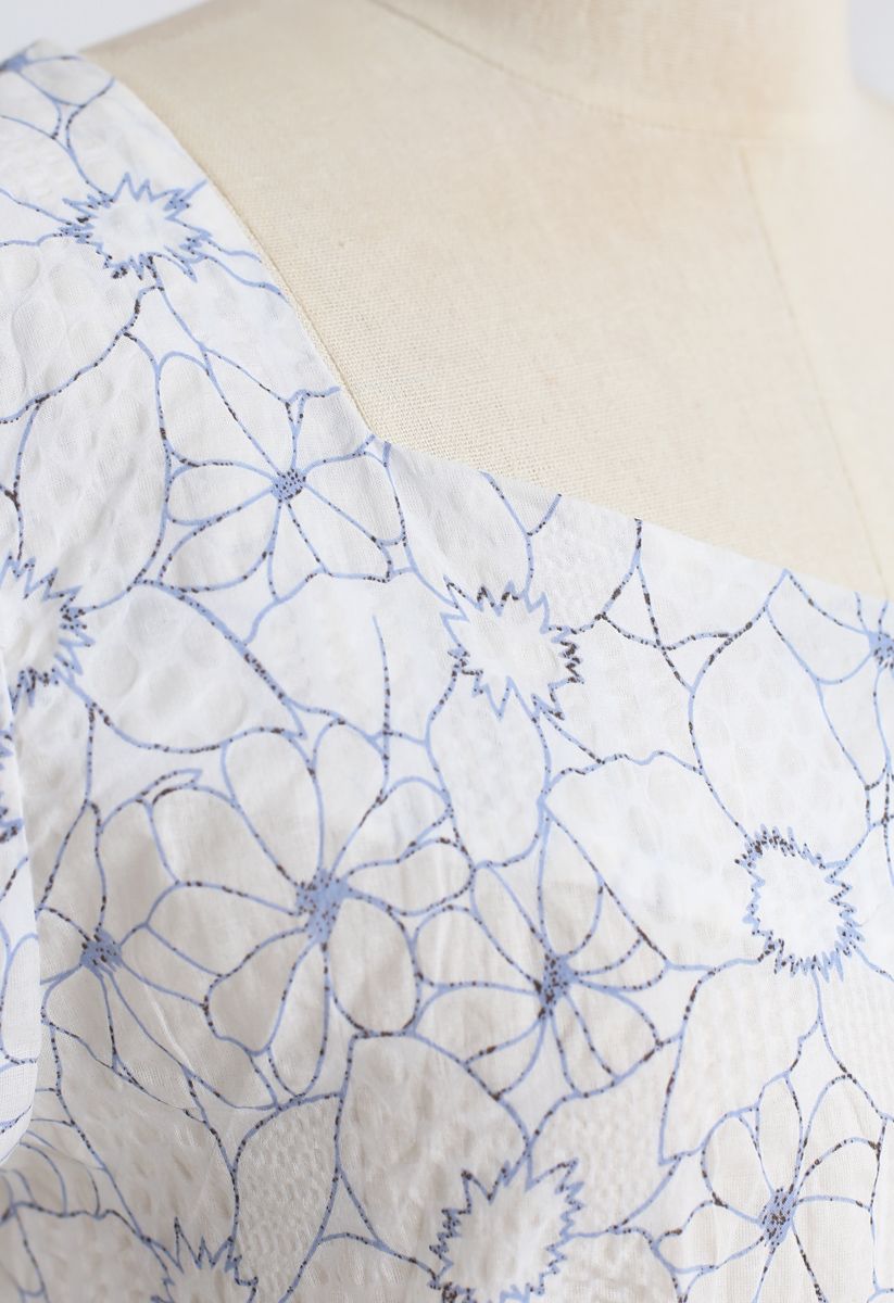 Top corto con estampado floral GEO en relieve y espalda abierta en azul polvoriento