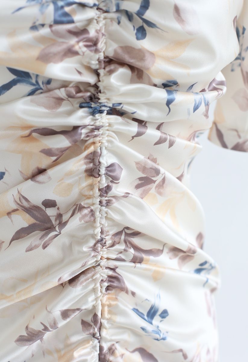 Vestido floral con cordón y dobladillo con volantes en color crema