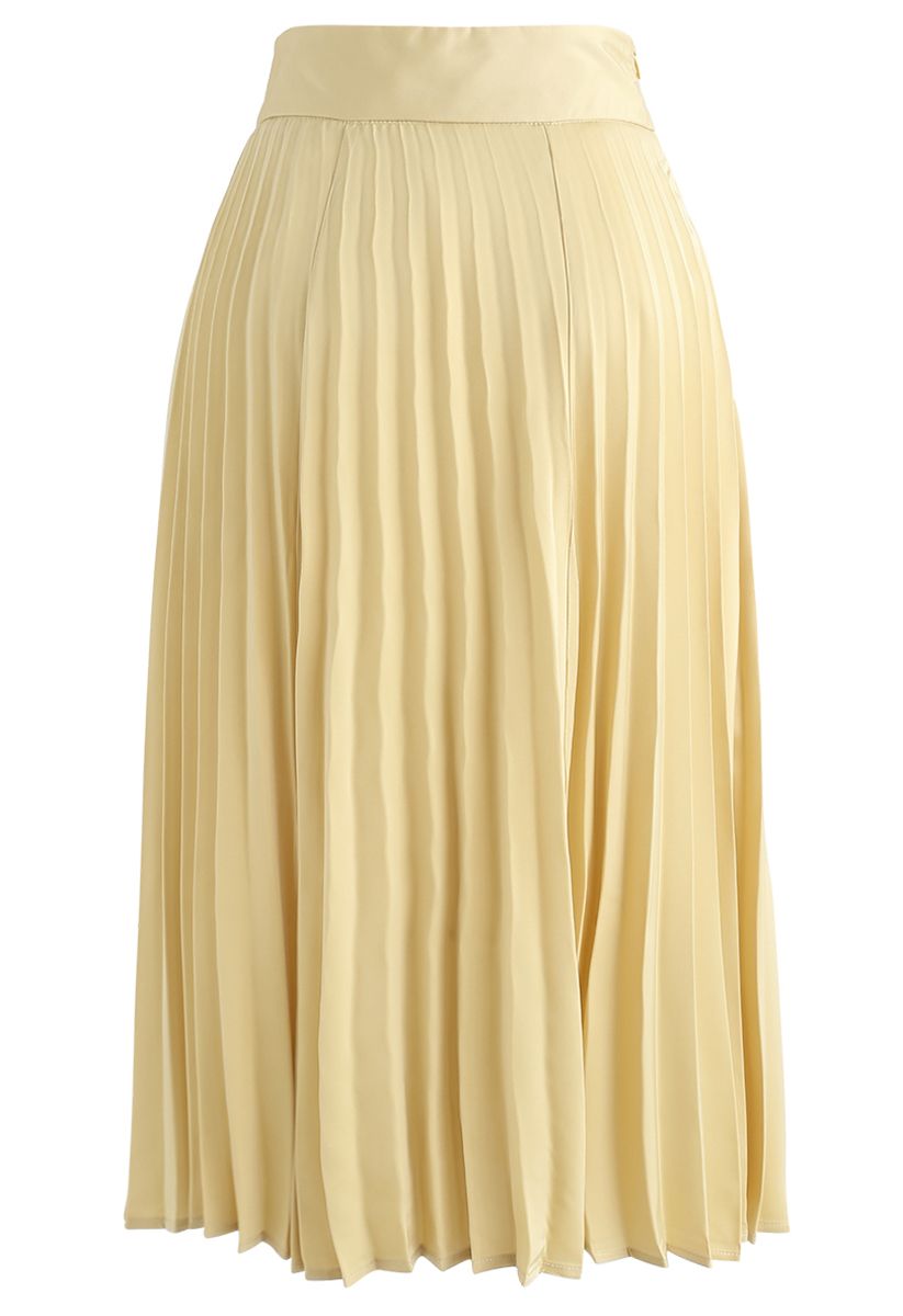 Falda midi plisada de satén en amarillo