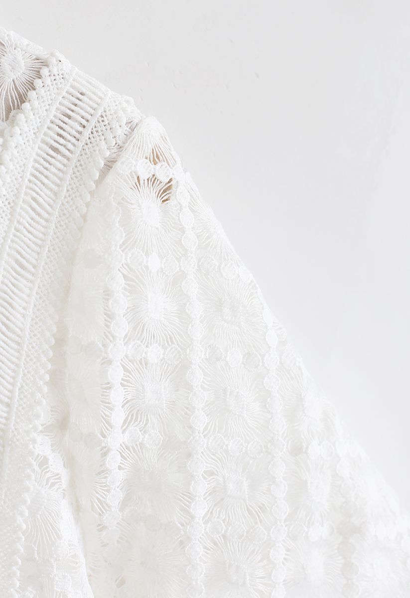 Top de crochet con ojales en zigzag en blanco