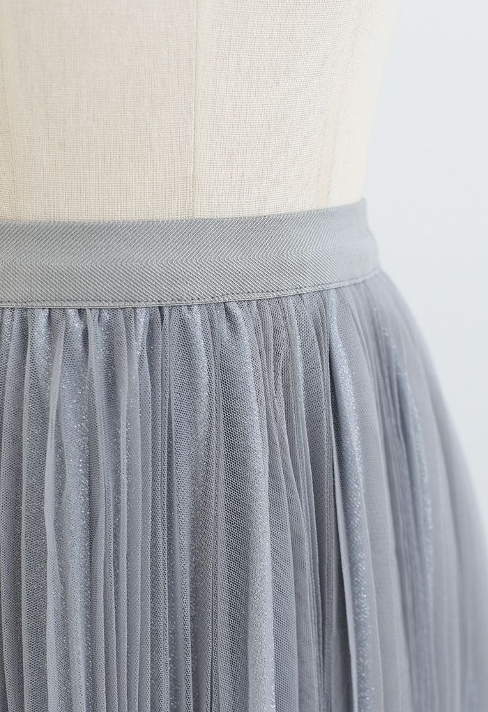 Falda midi plisada de malla brillante en azul polvoriento